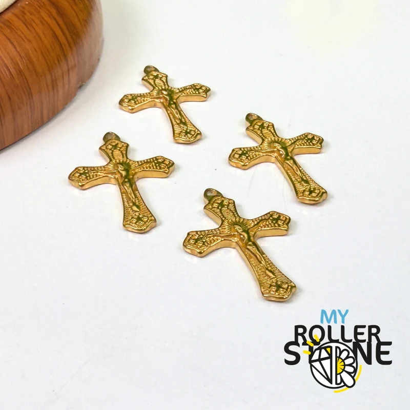 Colgante de cruz de Jesús de acero chapado en oro