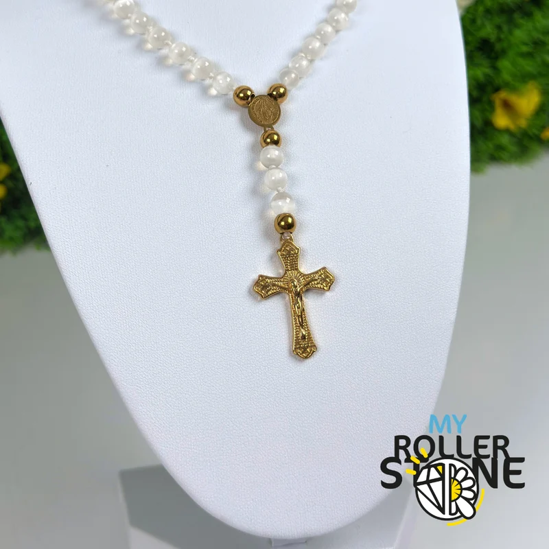 Colgante de cruz de Jesús de acero chapado en oro