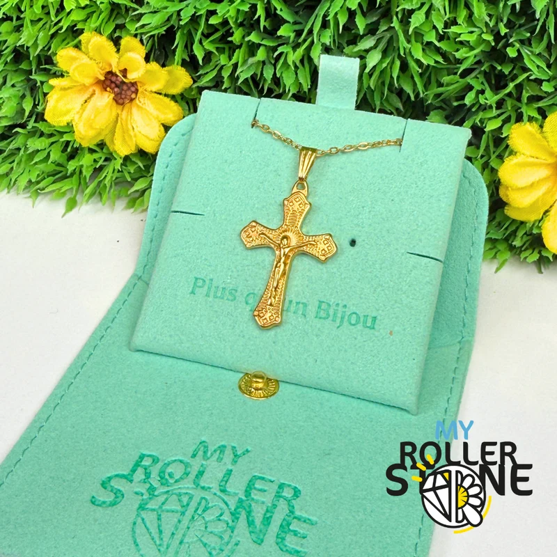 Colgante de cruz de Jesús de acero chapado en oro