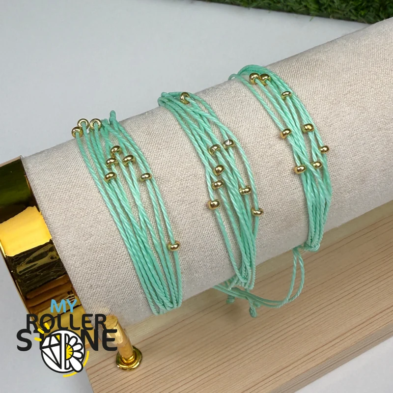 Pulsera de cordón encerado verde con cuentas