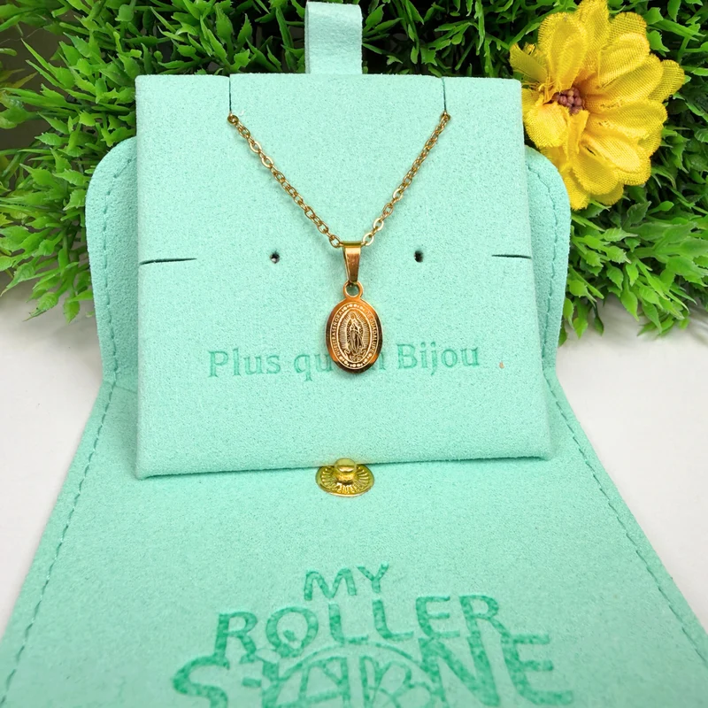 Colgante con medalla de Nuestra Señora de Guadalupe – Acero inoxidable chapado en oro