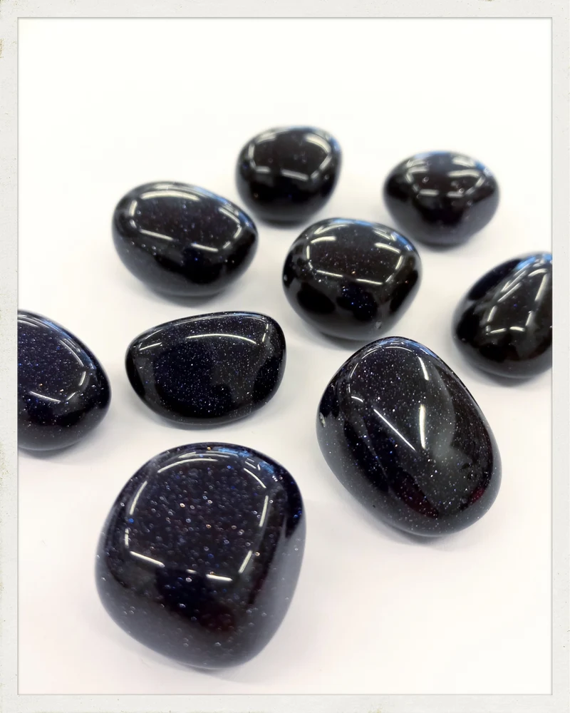 Rodado de goldstone azul o venturina (sintético)
