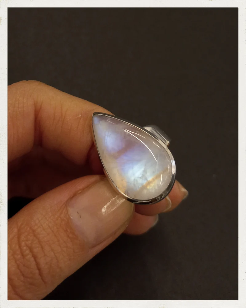 Sortija de piedra luna y plata (EXCLUSIVO ONLINE)