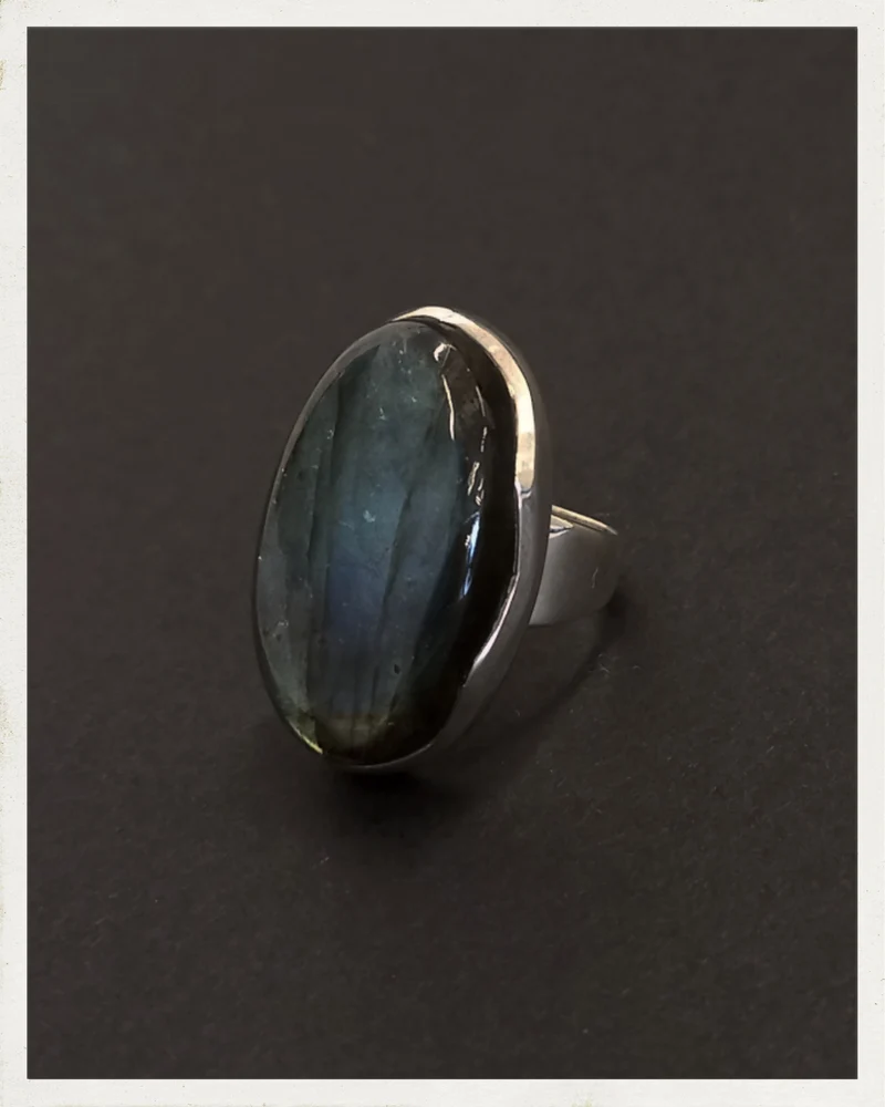 Sortija de labradorita y plata (EXCLUSIVO ONLINE)