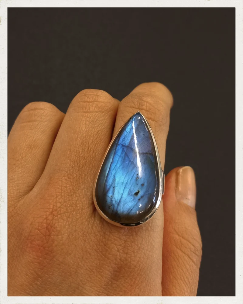 Sortija de labradorita y plata (EXCLUSIVO ONLINE)