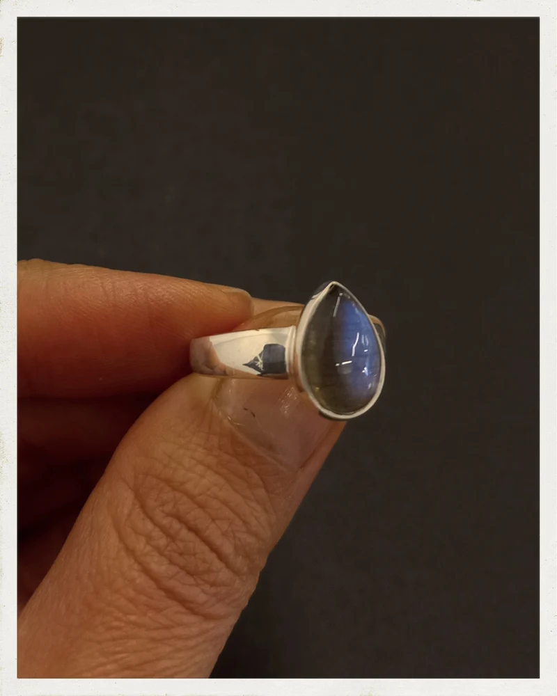 Sortija de labradorita y plata (EXCLUSIVO ONLINE)