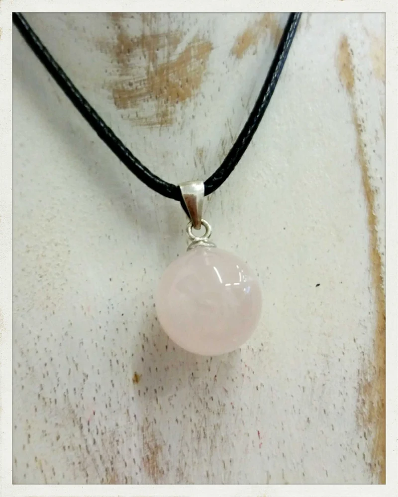 Colgante esfera de cuarzo rosa y plata
