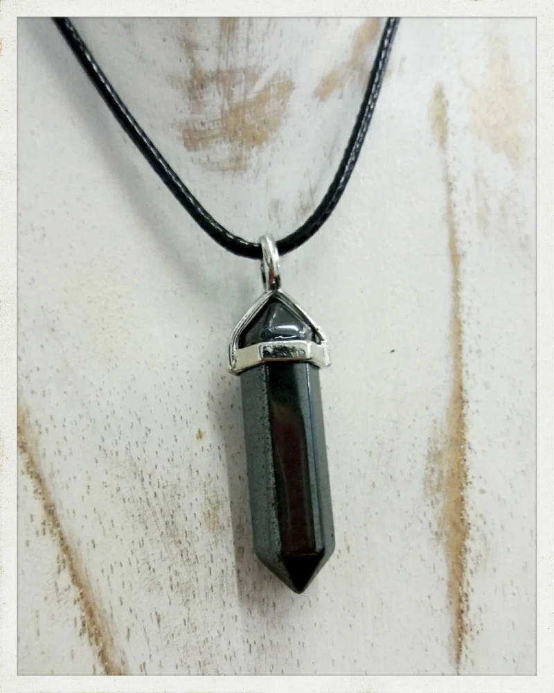 Colgante punta biterminada de hematites