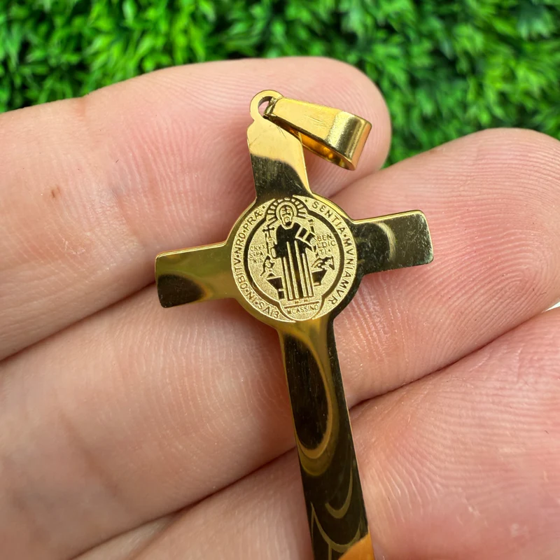 Colgante con cruz de Jesús de acero inoxidable 304 chapado en oro