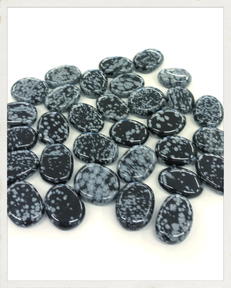 Rodado plano de obsidiana nevada