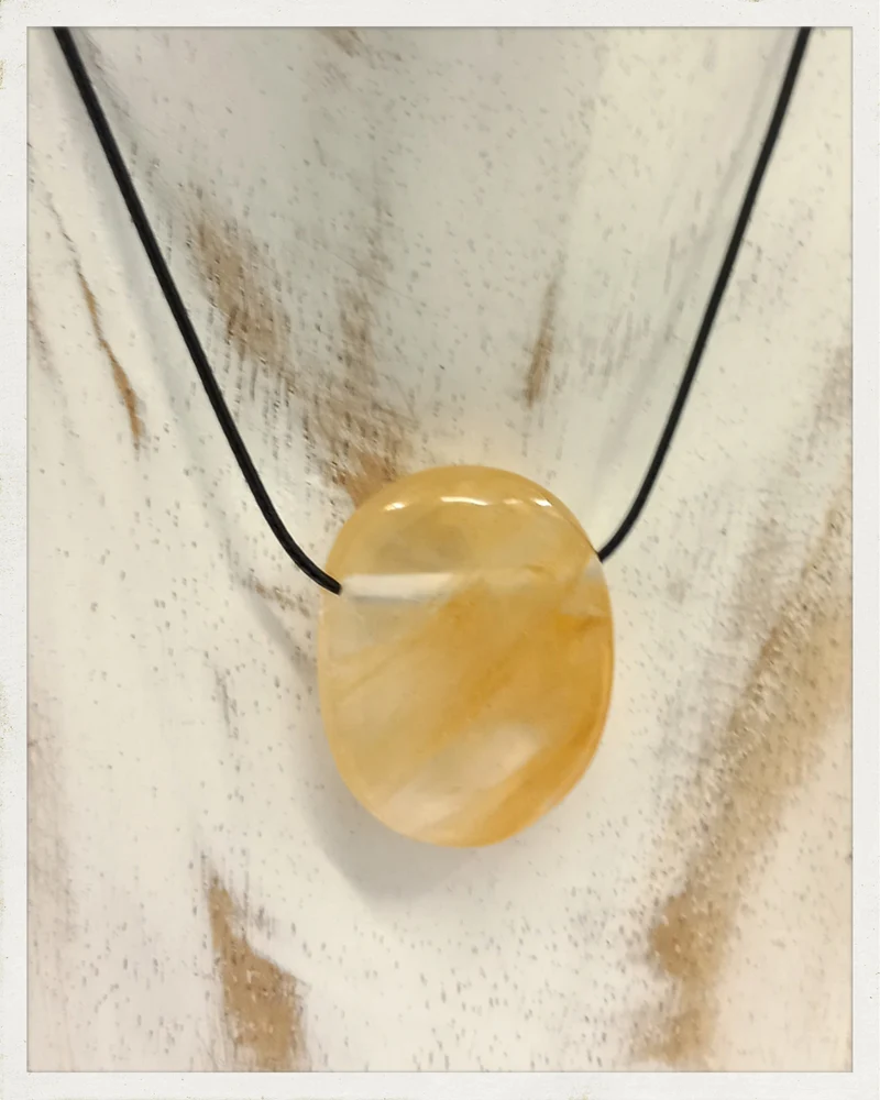 Colgante de "Golden Healer" (cuarzo con limonita) perforado