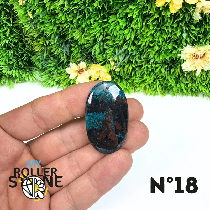 Colgante perforado de shattuckita con cuprita