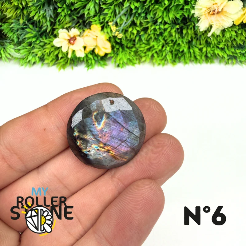 Colgante perforado de espectrolita púrpura facetada