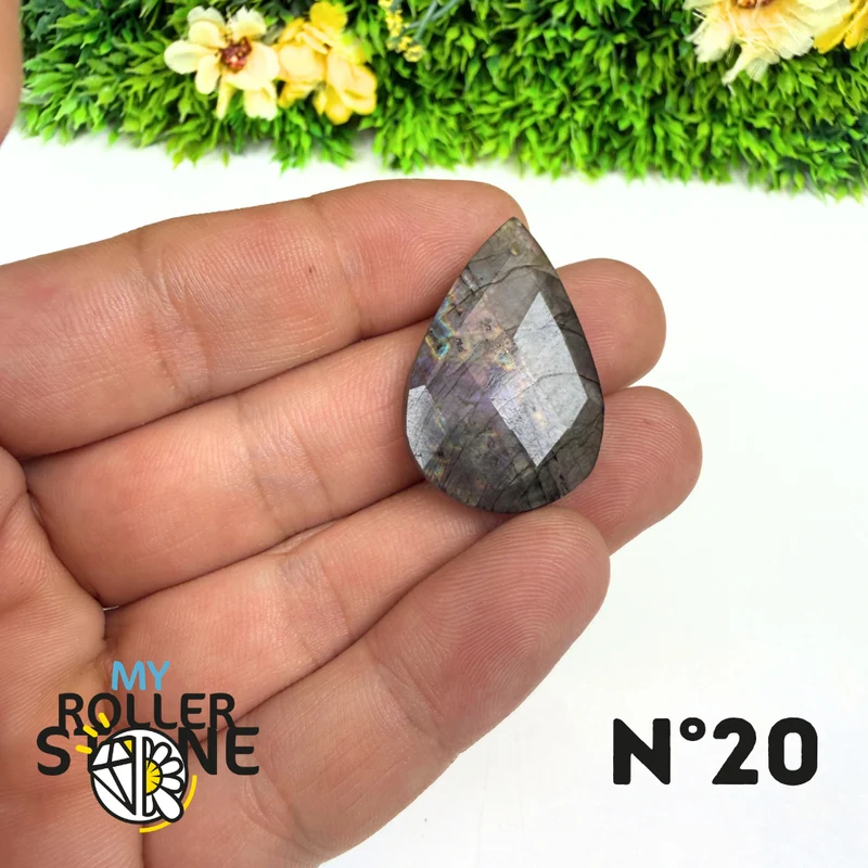 Colgante perforado de espectrolita púrpura facetada