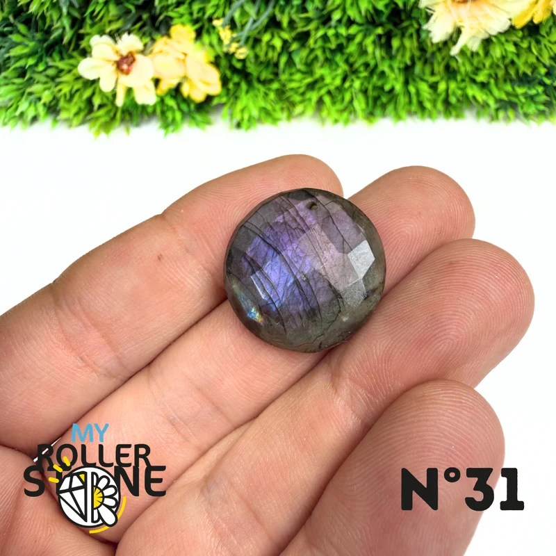 Colgante perforado de espectrolita púrpura facetada