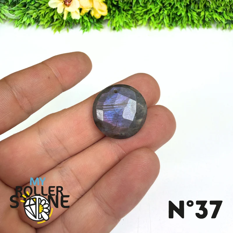 Colgante perforado de espectrolita púrpura facetada