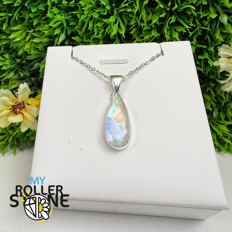 Colgante facetado de piedra lunar arcoíris en plata de ley 925 – MNFP1962