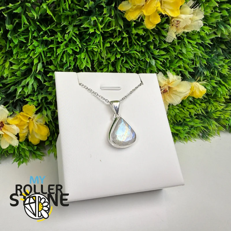 Colgante facetado de piedra lunar arcoíris en plata de ley 925 – MNFP1954