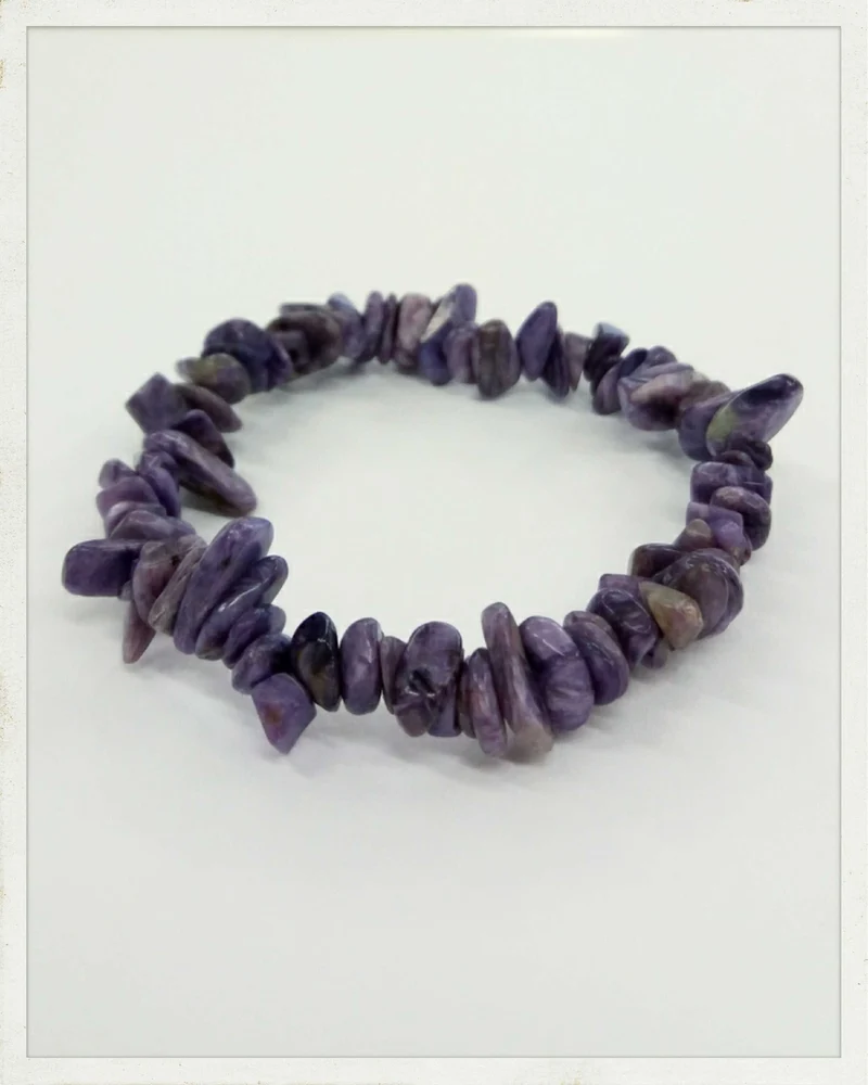 Pulsera de chips de charoita