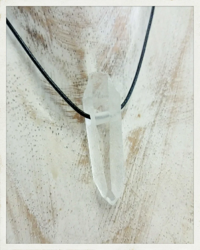 Colgante punta natural de cuarzo perforado (varias opciones disponibles)