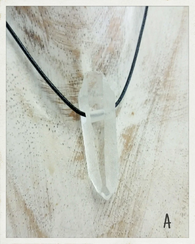 Colgante punta natural de cuarzo perforado (varias opciones disponibles)
