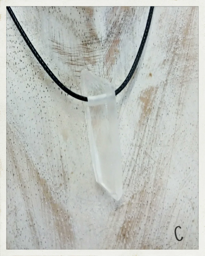 Colgante punta natural de cuarzo perforado (varias opciones disponibles)