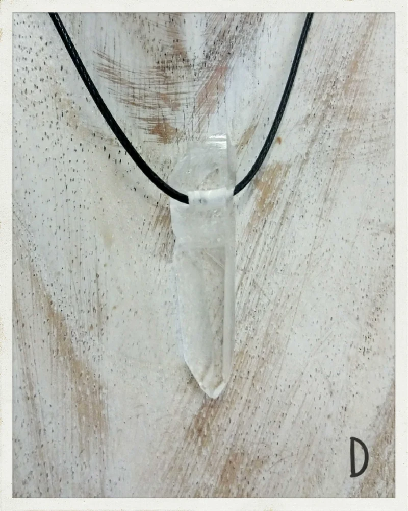 Colgante punta natural de cuarzo perforado (varias opciones disponibles)