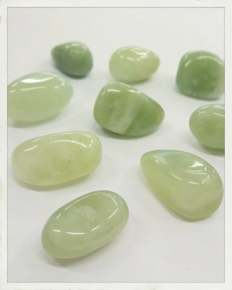 Rodado de serpentina bowenita ("nuevo jade")