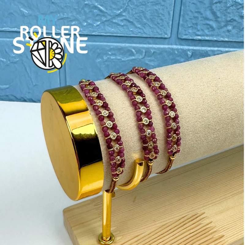 Pulsera trenzada con perlas naturales y diamantes de imitación.