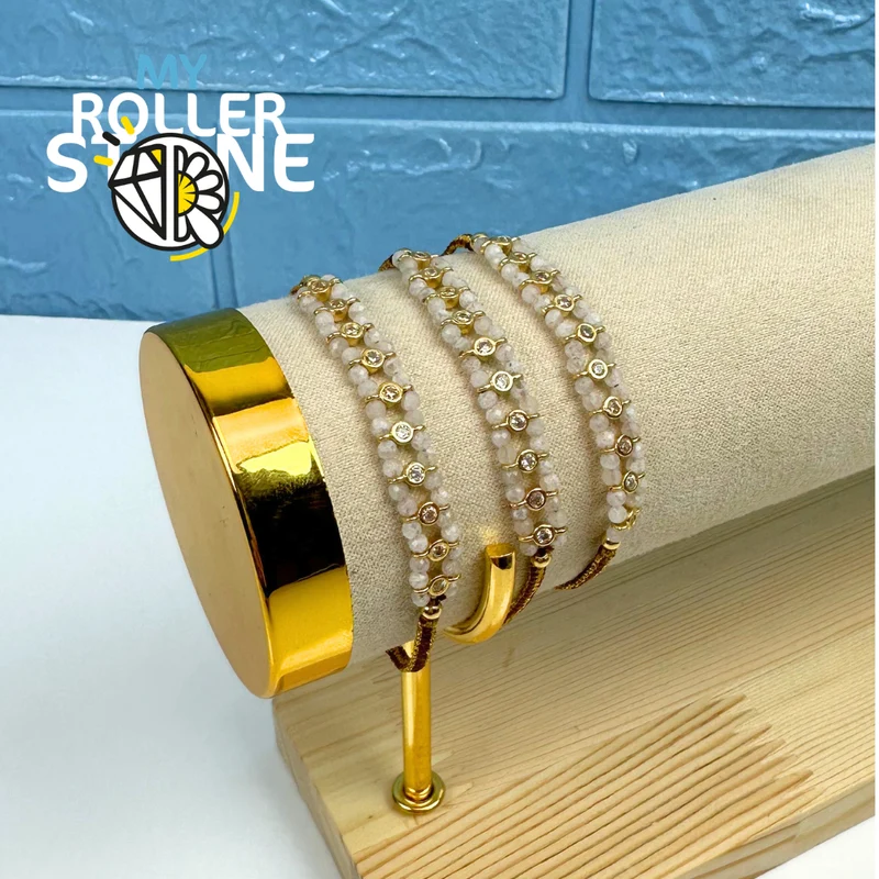 Pulsera trenzada con perlas naturales y diamantes de imitación.