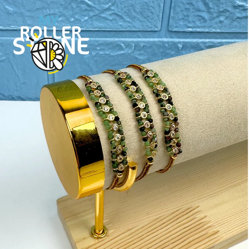 Pulsera trenzada con perlas naturales y diamantes de imitación.