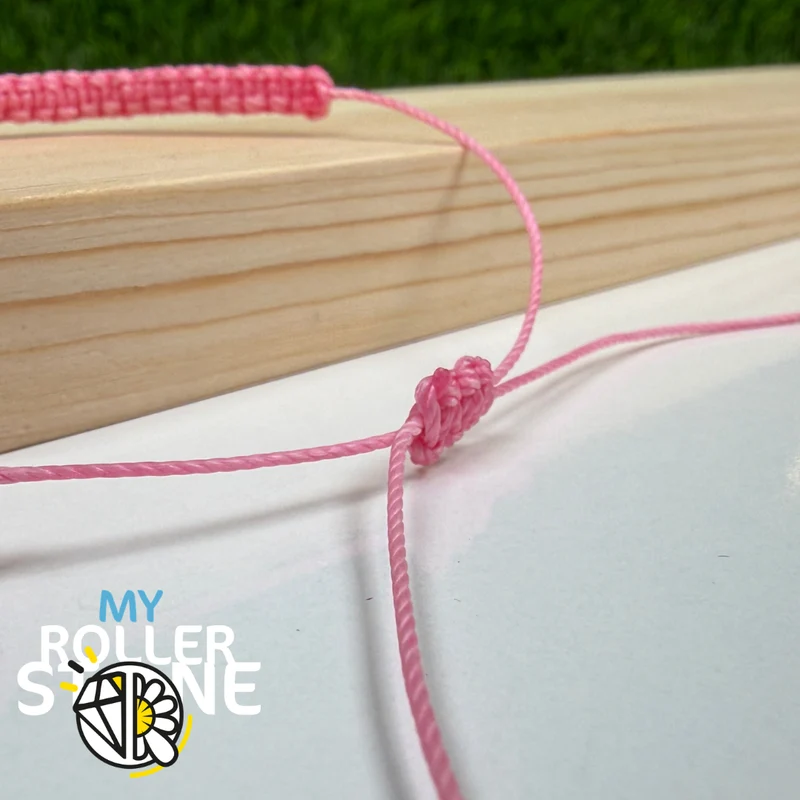 Pulsera trenzada ajustable con huella de perro y cuarzo rosa