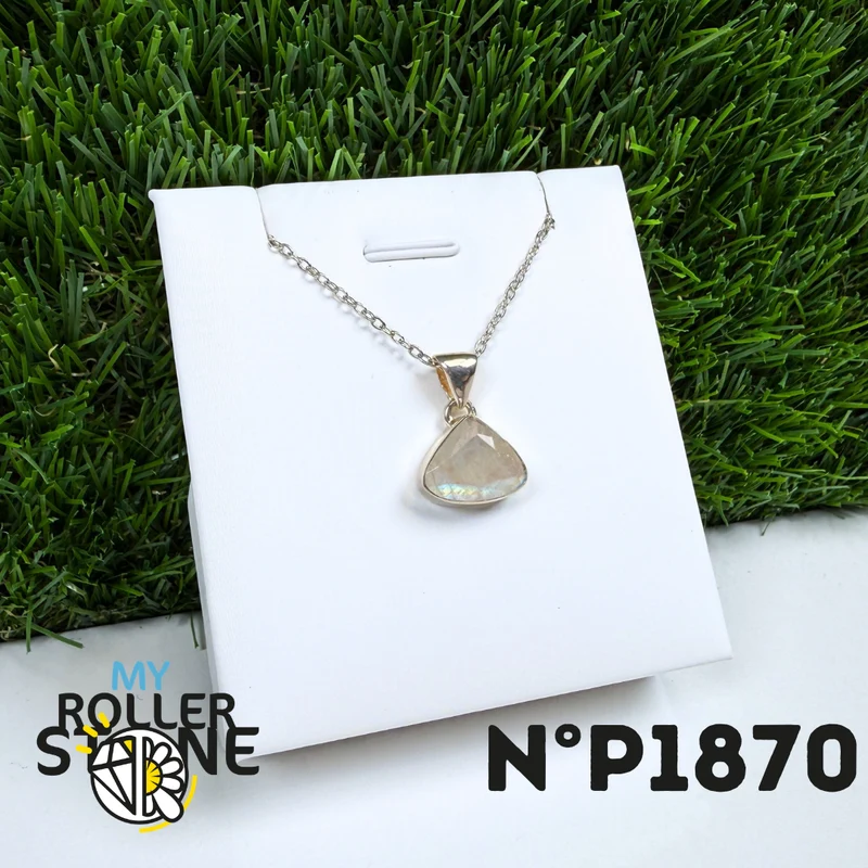 Colgante de piedra lunar en plata P1870