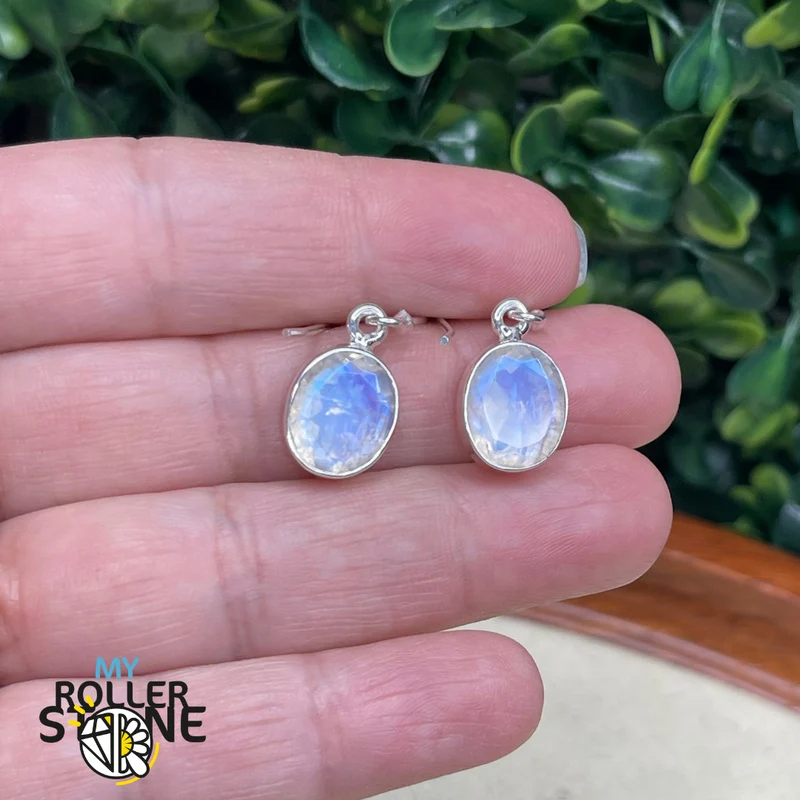 Pendientes ovalados facetados de piedra lunar arcoíris n.º 10