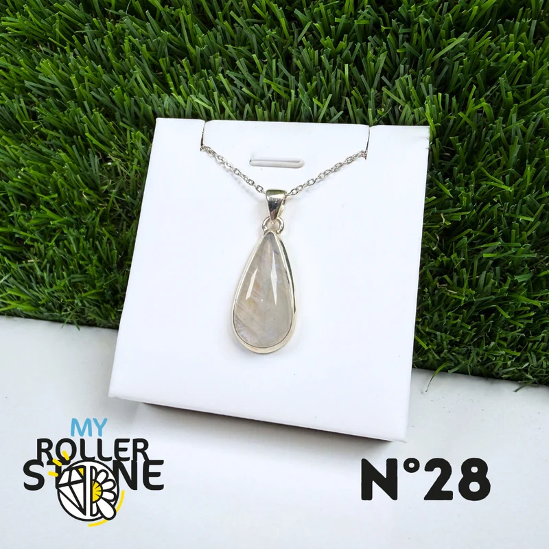Colgante de piedra lunar de plata #28