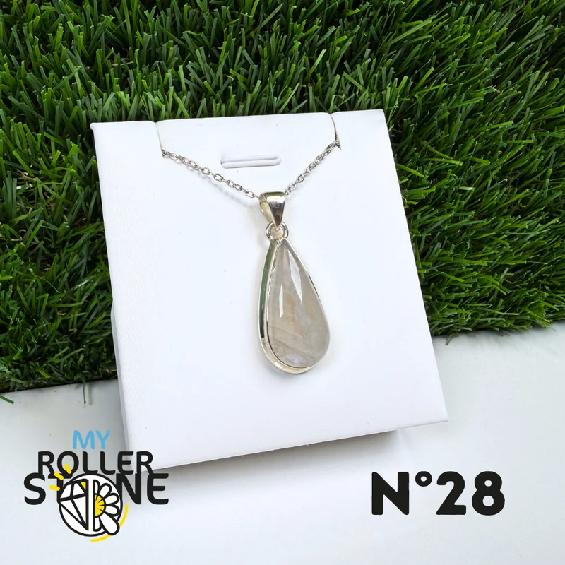 Colgante de piedra lunar de plata #28
