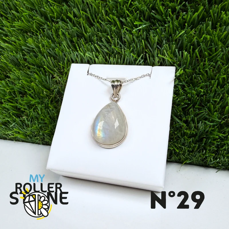 Colgante de piedra lunar de plata #29