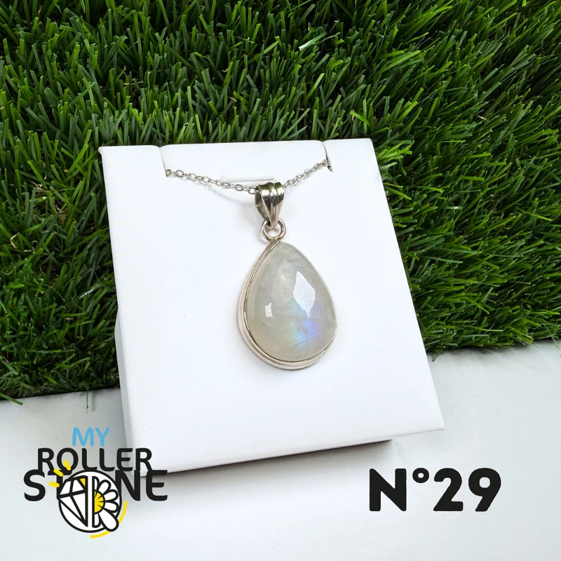 Colgante de piedra lunar de plata #29