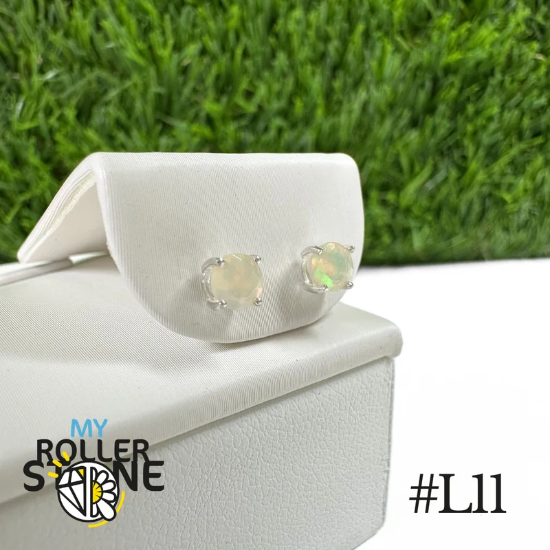 Pendientes redondos de ópalo etíope de 4 x 4 mm en plata de ley 925 #L11