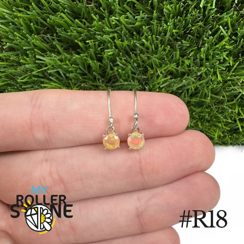 Pendientes redondos de ópalo etíope de 5 x 5 mm en plata de ley 925 #R18