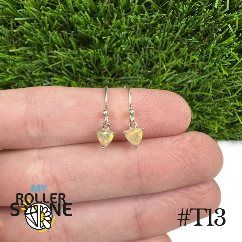 Pendientes de ópalo trillón etíope de 5 x 5 mm en plata de ley 925 #T13