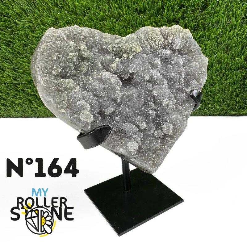 Geoda de corazón de amatista sobre soporte de metal n.° 164