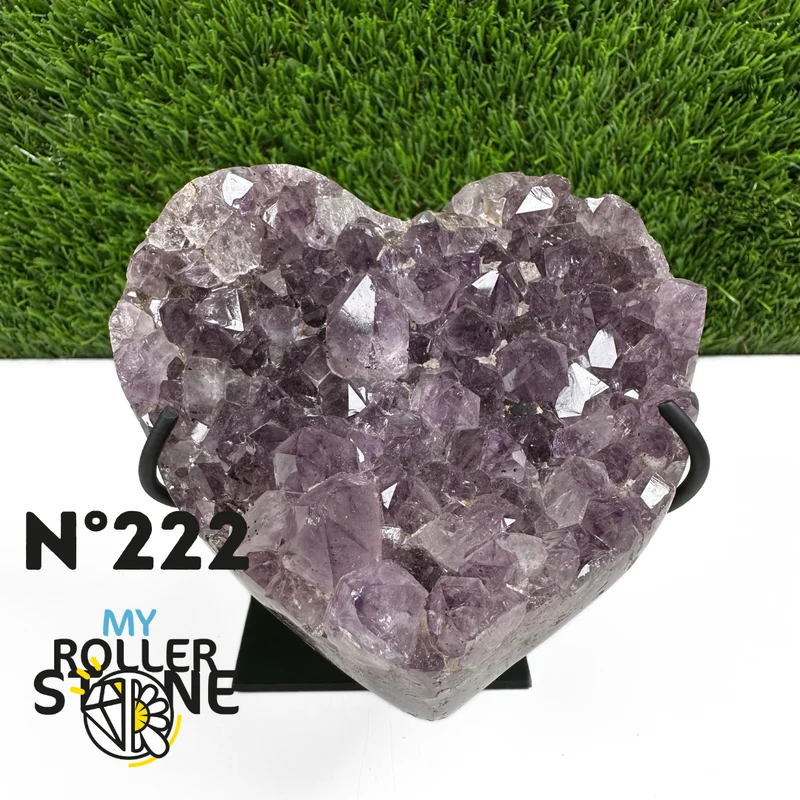 Geoda de corazón de amatista sobre soporte de metal n.° 222
