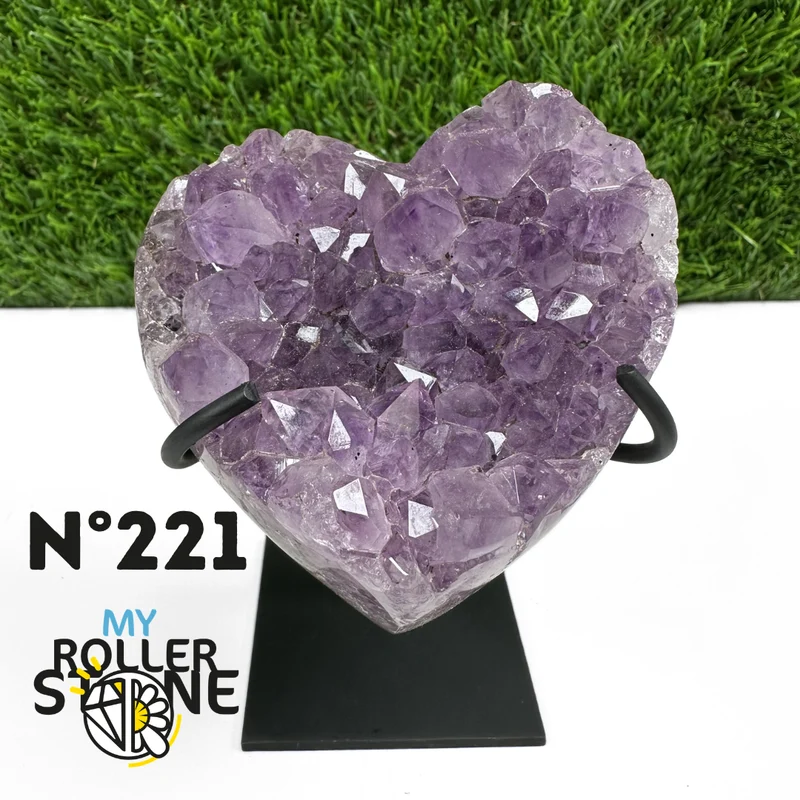 Geoda de corazón de amatista sobre soporte de metal n.° 221