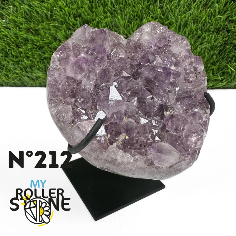 Geoda de corazón de amatista sobre soporte de metal n.° 213