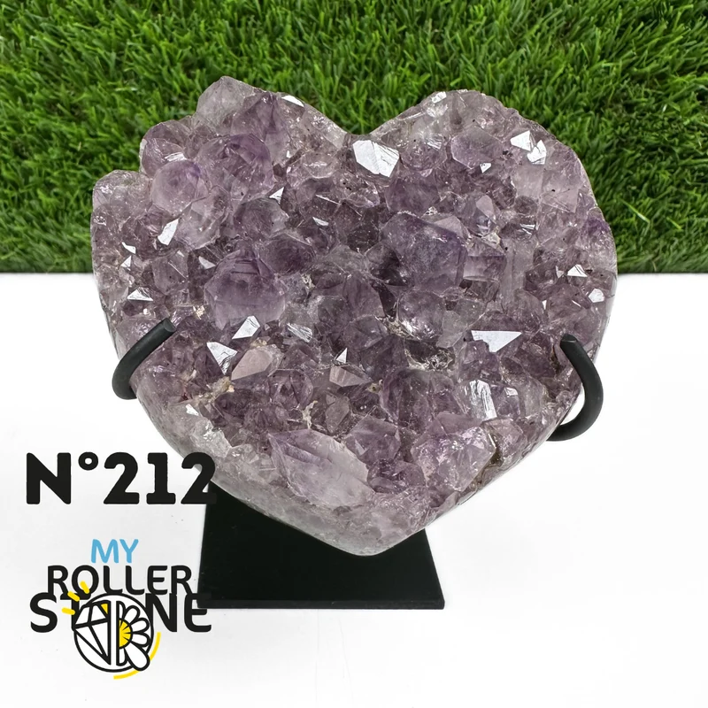 Geoda de corazón de amatista sobre soporte de metal n.° 212