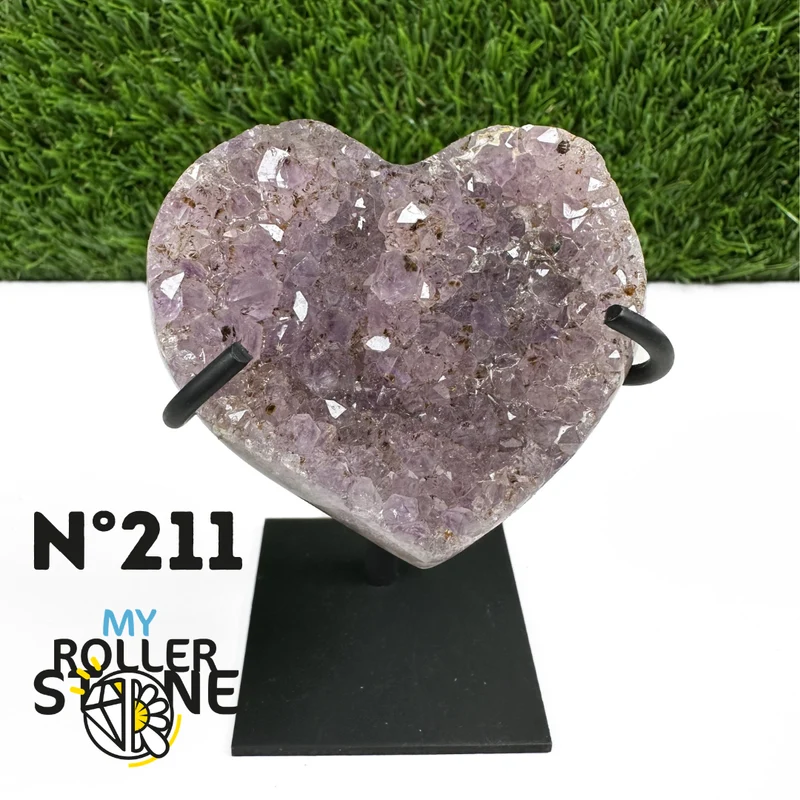 Geoda de corazón de amatista sobre soporte de metal n.° 211