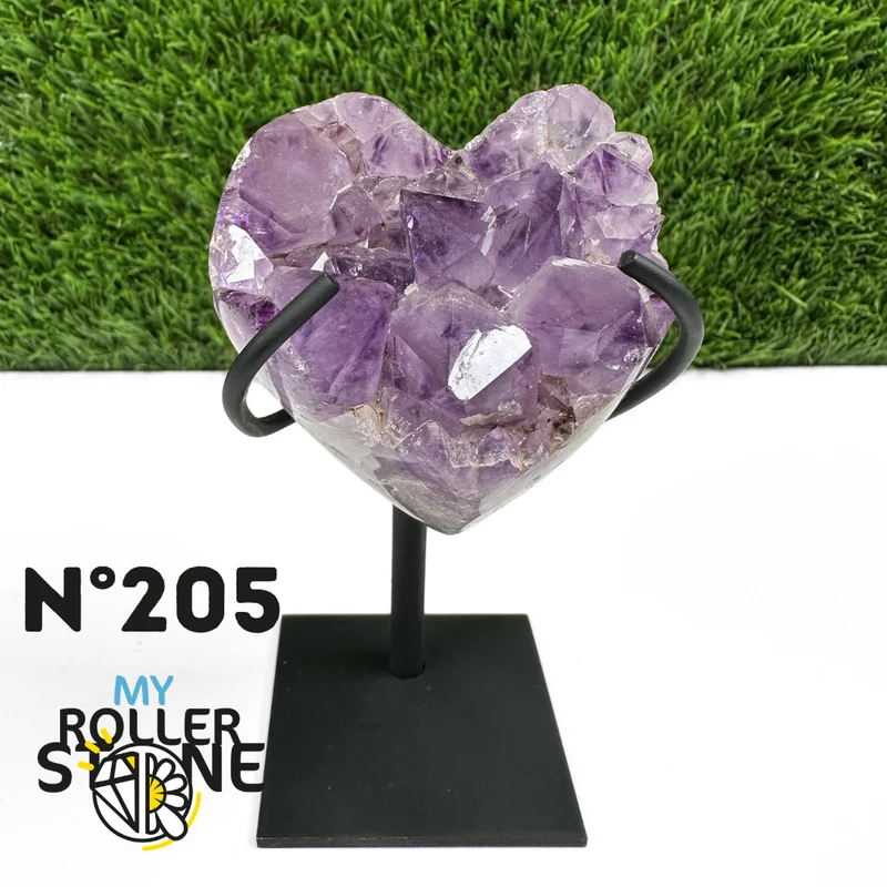 Geoda de corazón de amatista sobre soporte de metal n.° 205