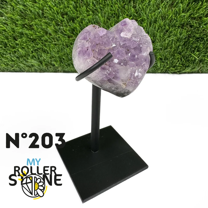 Geoda de corazón de amatista sobre soporte de metal n.° 203