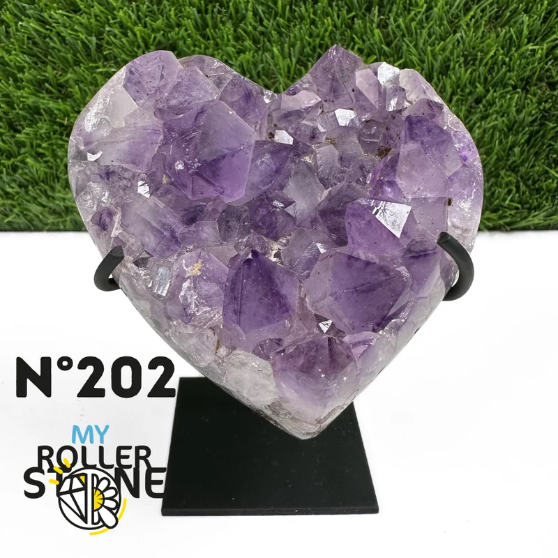 Geoda de corazón de amatista sobre soporte de metal n.° 202